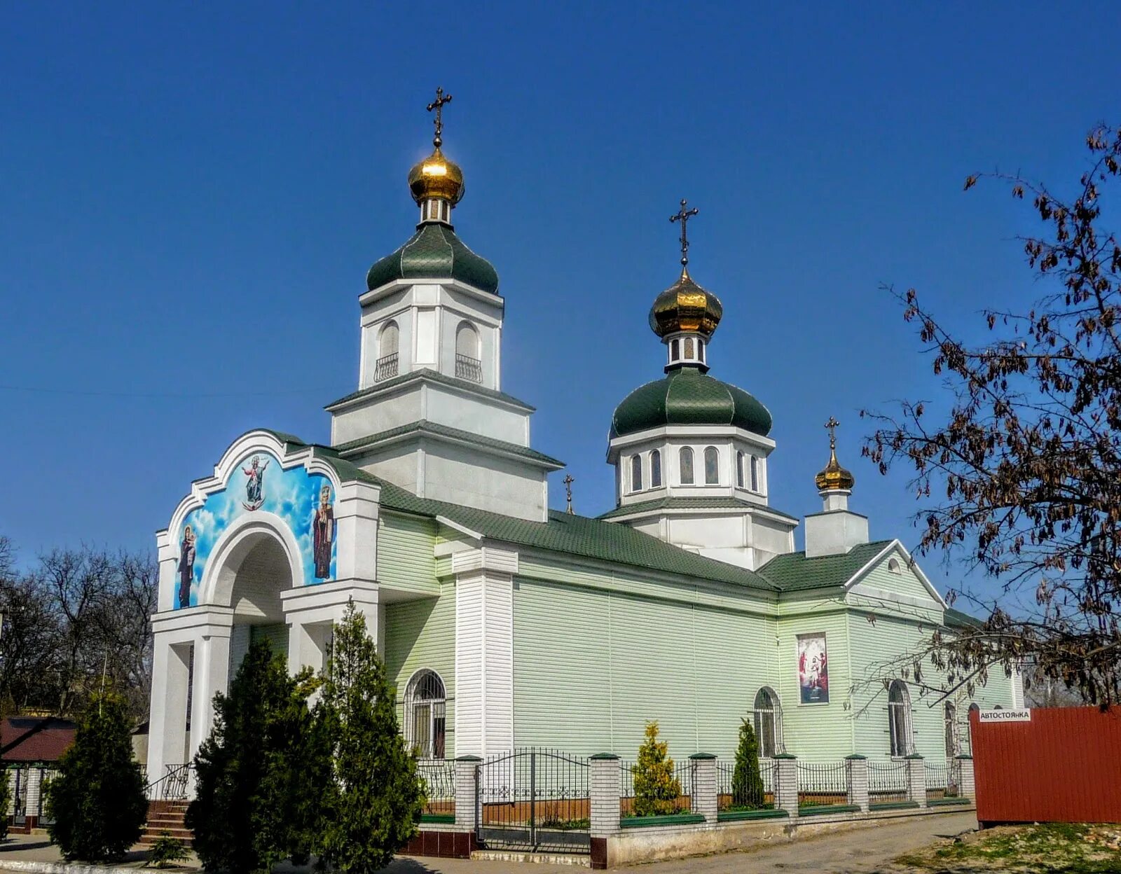 Свято Троицкий храм Мариуполь. Новомосковск Тульская область Церковь. Свято-Троицкий храм Узловая. Свято троицкий 6