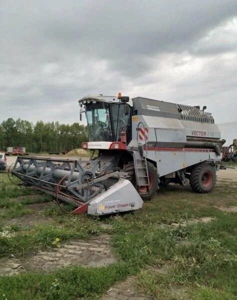 Комбайн вектор 410. Авито орловская область комбайн. Измельчитель пкн 1500б. Акрос 530. Жатка вектор 410.