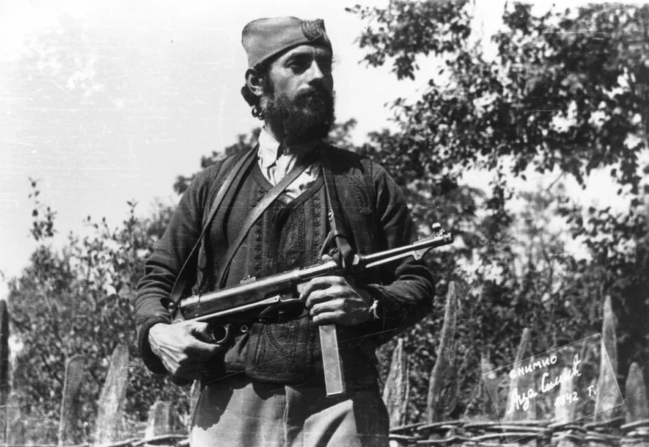 Сербский партизан. Сербский партизан. Четники в югославской войне. Четники сербы. Сербский партизан.