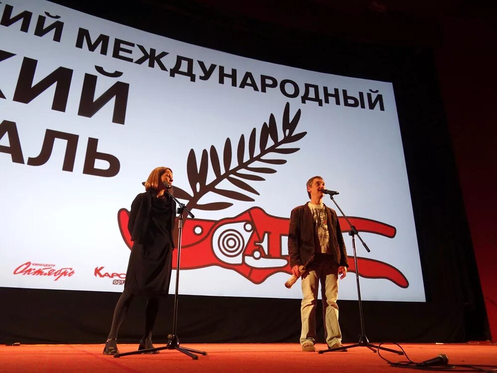 Дипика падуконе каннский кинофестиваль. Канны кинофестиваль. Анджелина джоли канский фестиваль. Красная дорожка в каннах 2022. Канский фестиваль 2023 победители.