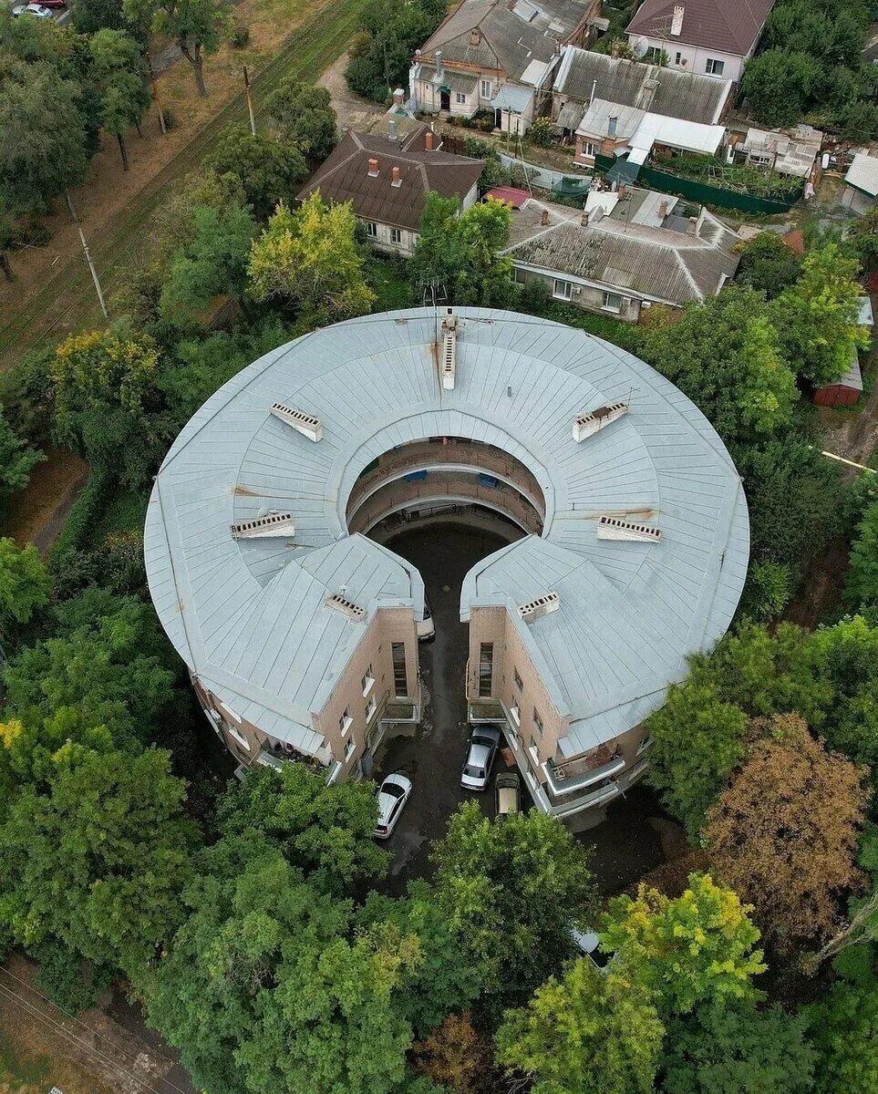 Таганрог александровская 107. Таганрог александровская 107. Ул александровская 107 круглый дом. Круглый дом в таганроге планировка. Таганрог александровская 107.