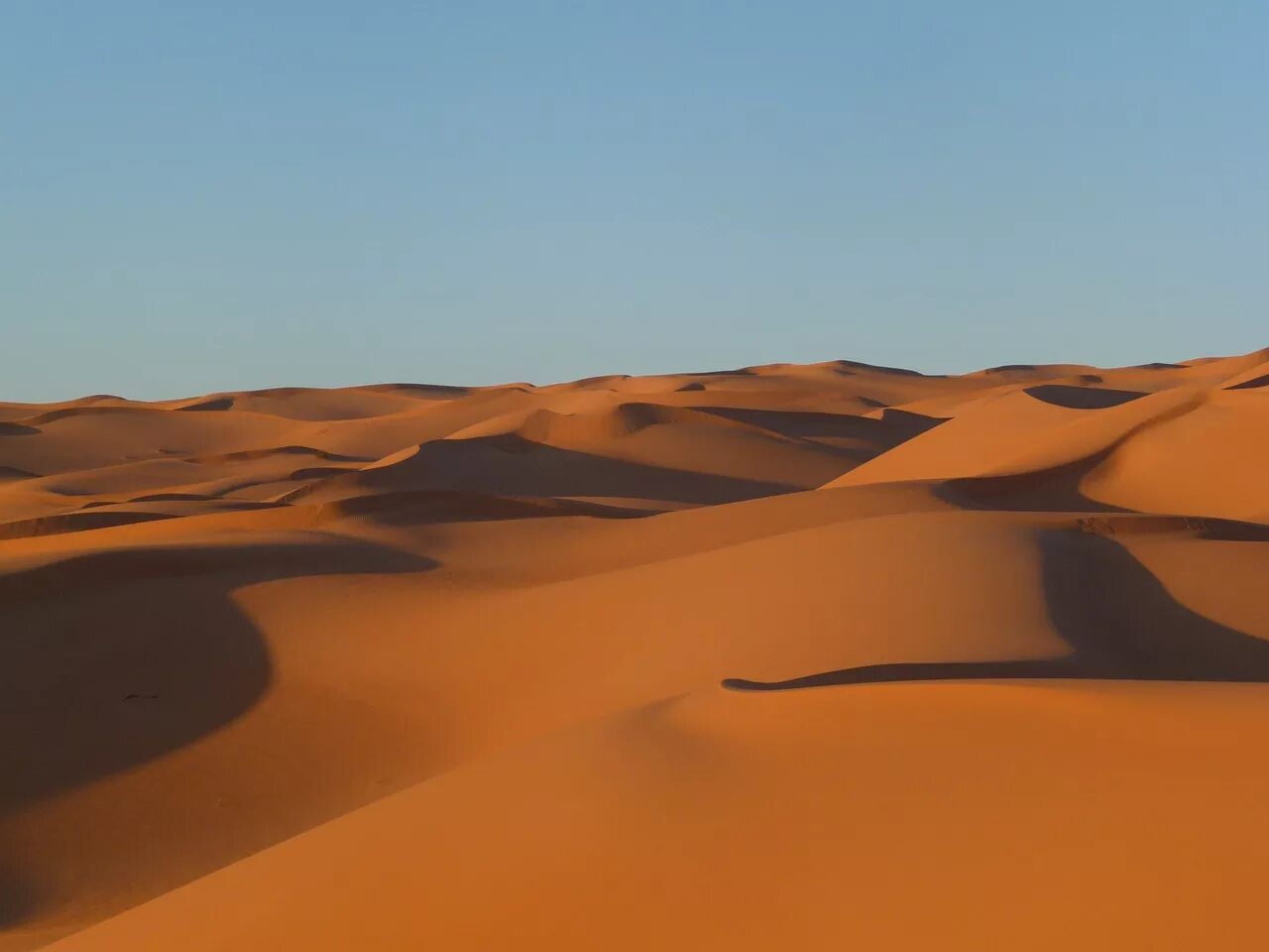 Эль-Азизия Ливия. Эль Азизия пустыня. Ливийская пустыня в Африке. Рельеф о ливийской пустыне.