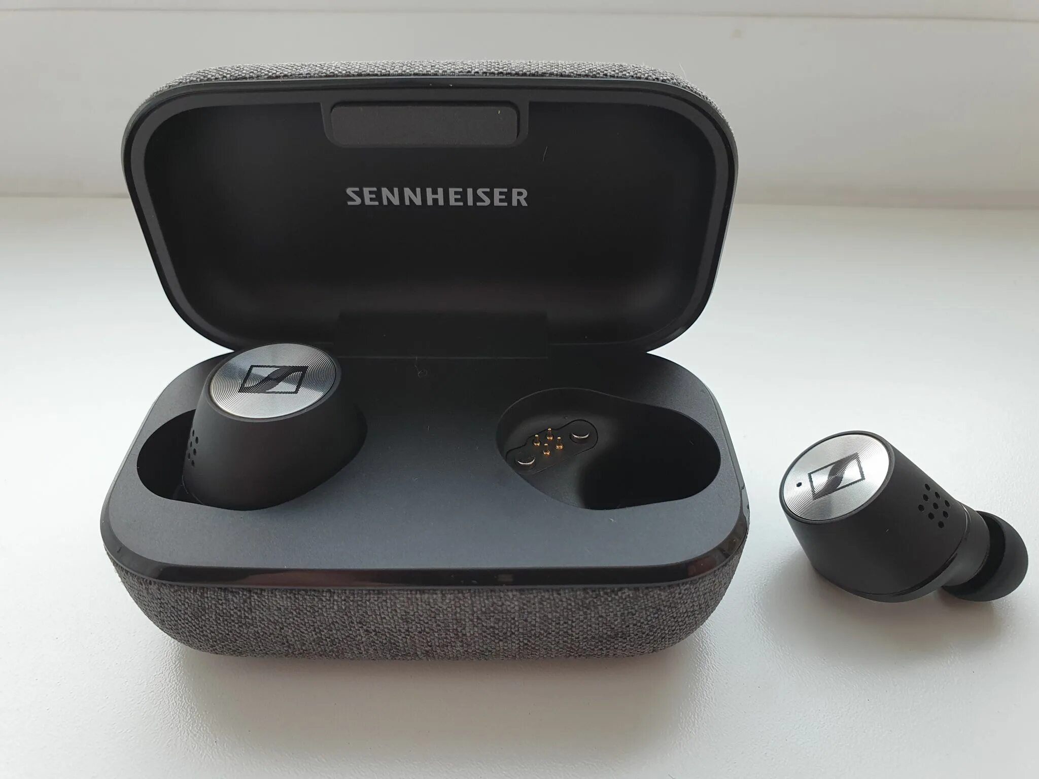 Наушники sennheiser true wireless. Sennheiser Momentum true Wireless 2. Наушники Sennheiser Momentum true Wireless 1. Наушники Sennheiser TWS Momentum 2. Беспроводные наушники Sennheiser Momentum true Wireless 2 черный.