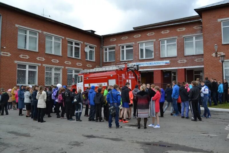 Село Костино Алапаевский район Свердловской области. 13 Школа Алапаевск. Костинская школа. Школа в селе Костино.