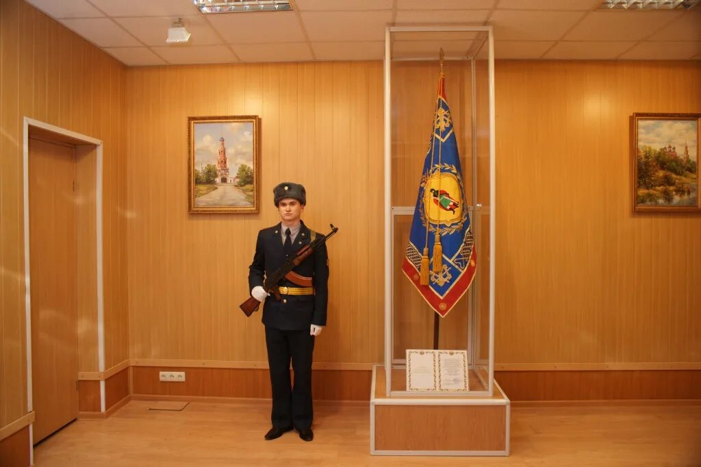Порядок хранения и содержания боевого знамени. Академия фсин знамя. академия фсин рязань у знамени. охрана боевого знамени воинской части. часовой у боевого знамени.