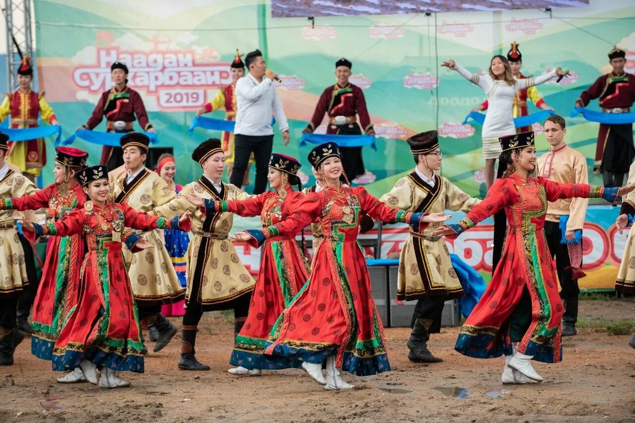 Национальный праздник бурят. Буряты Сурхарбан. Бурятия национальный праздник наадан-Сурхарбан. Сурхарбан праздник. Сурхарбан Новонукутск.