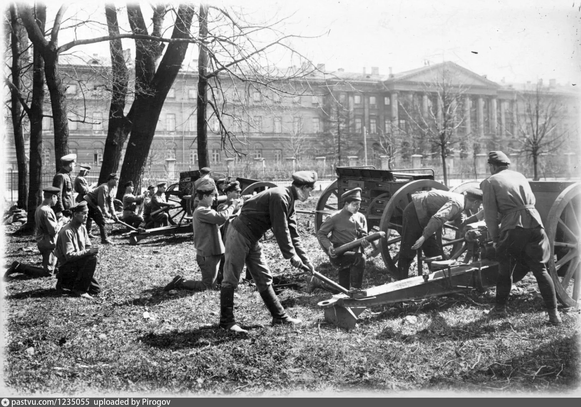 Петроград во времена революции. Петроградская оборона 1919. Оборона Петрограда 1919 год.