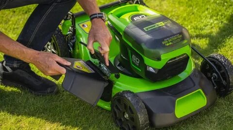 Газонокосилка самоходная аккумуляторная greenworks