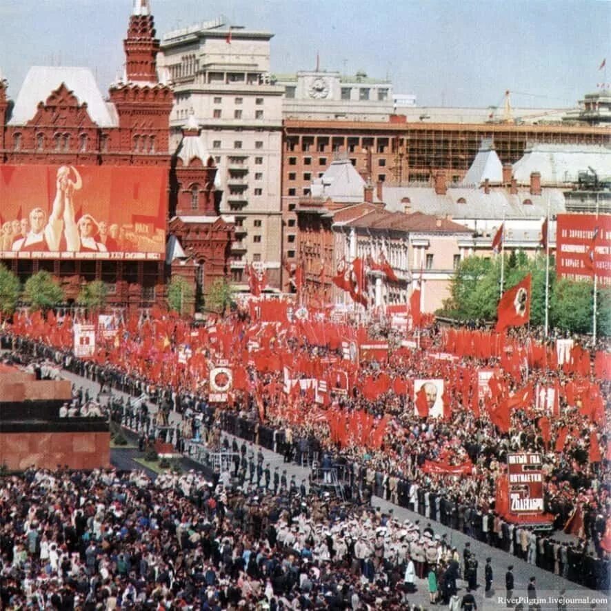 1 мая в советские годы. Первомайская демонстрация в СССР. 1 Мая красная площадь СССР. Первомайская демонстрация в СССР 30-Е. 1 Майская демонстрация в СССР.