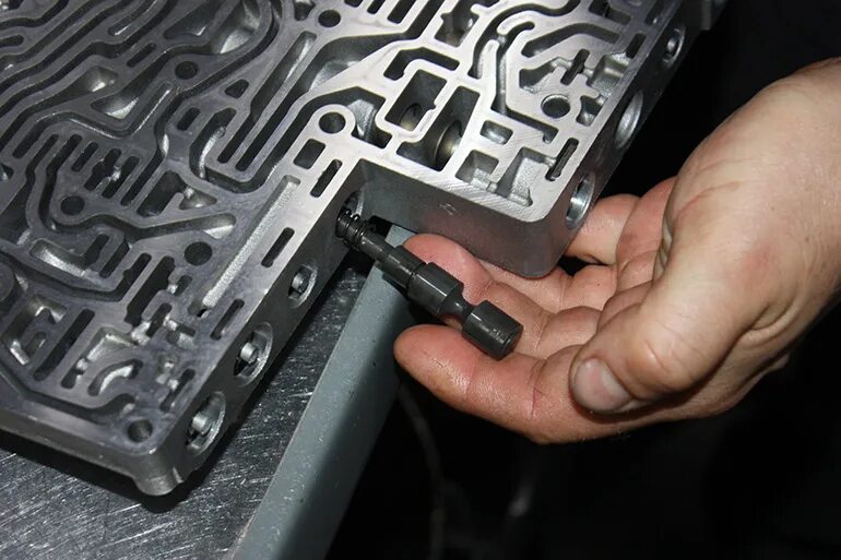 Zf 6hp мехатроник. Гидроблок акпп al4. Гидроблок акпп al4 клапана. Клапан гидроблока акпп. Гидроблок акпп ауди а 5.
