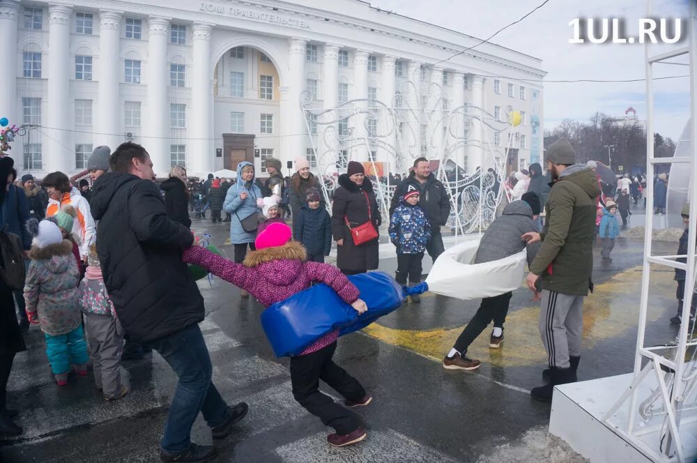 Масленица в ульяновске 2024 мероприятия. Масленица Ульяновск. Масленица Ульяновск 2024. Масленица Ульяновск фото. 51 Школа Ульяновск Масленица.