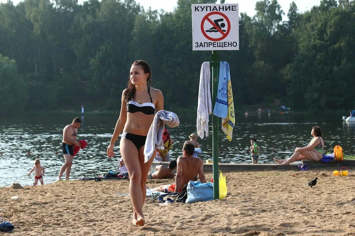 Нудистский отдых под открытым небом на речке