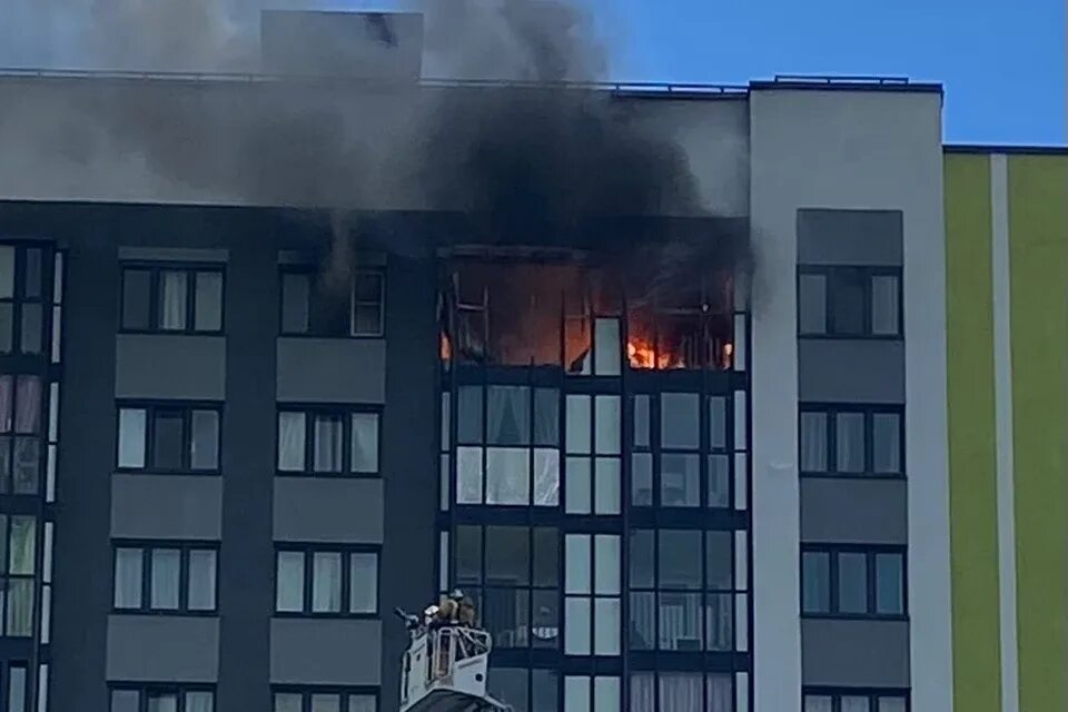 Этажи сгорел. Пожар в квартире. Пожар ЖК Шуваловский. Пожар на Шуваловском проспекте. Пожар в ЖК Шуваловский Москва.