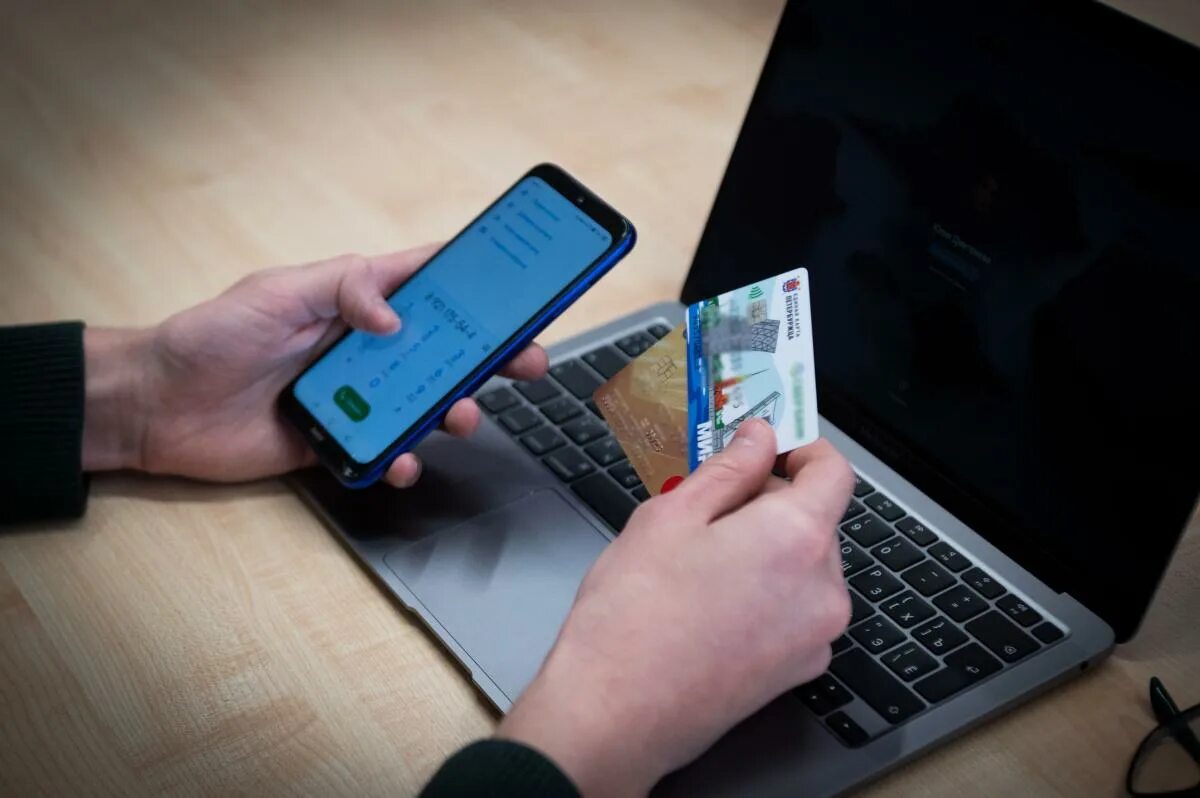 Потерял млн рублей. 5 миллиона рублей. Потерял млн рублей. Потерял млн рублей. Кража денег больше миллионов рублей.