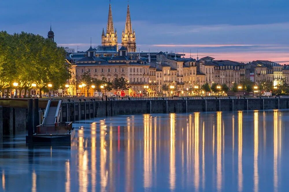 История бордо. История бордо. Исторический центр бордо. Биржевая площадь бордо франция. Порт луны бордо.