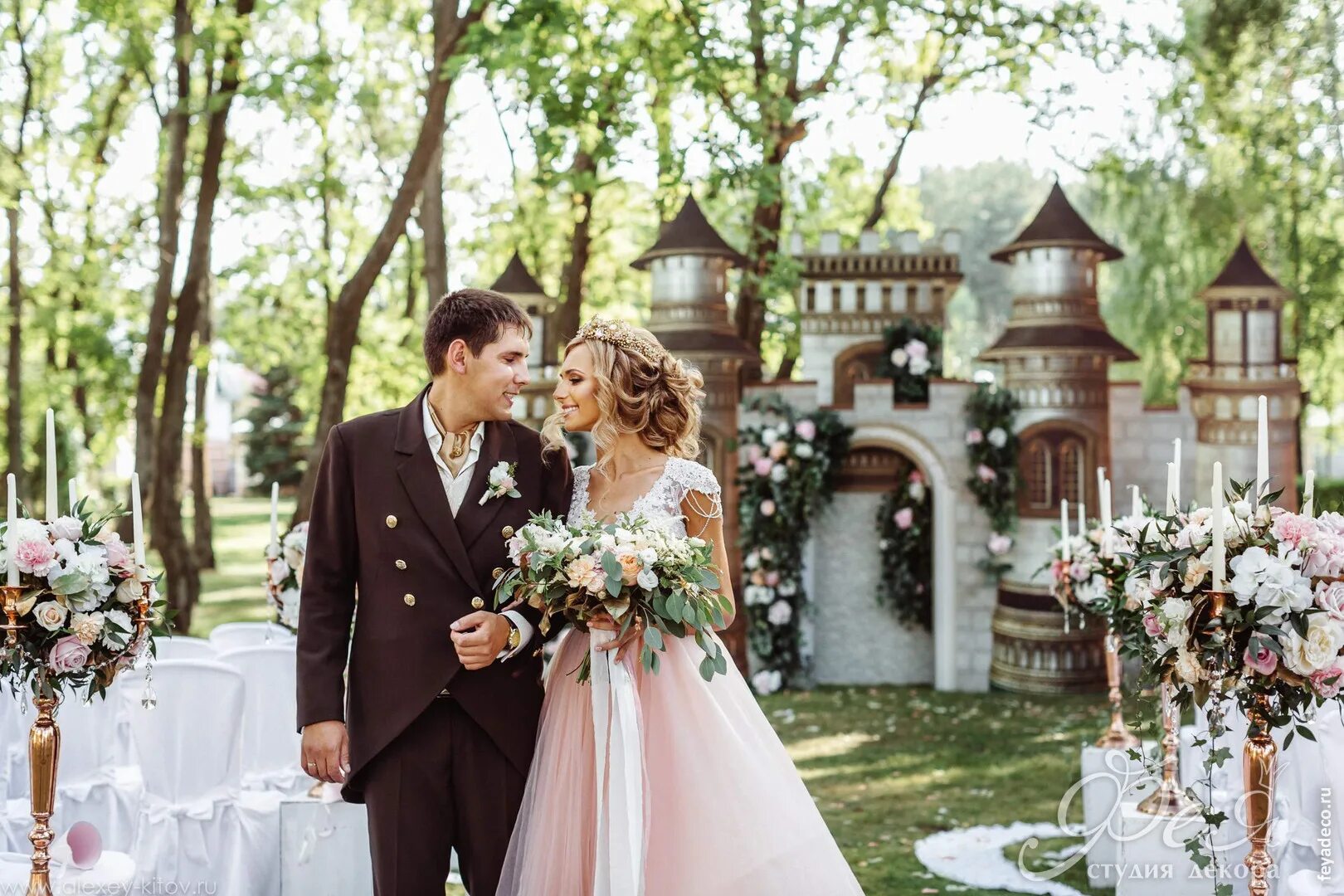 Свадьба в сказочном стиле. Свадьба в стиле золушка. Красавица и чудовище свадьба. Сказочные свадьбы. Свадьба в сказочном стиле.