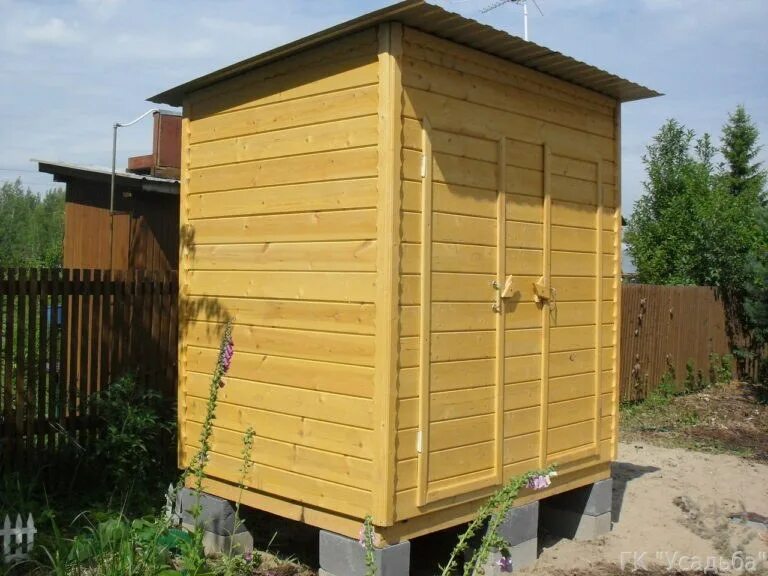 Дачный туалет с душем и хозблоком