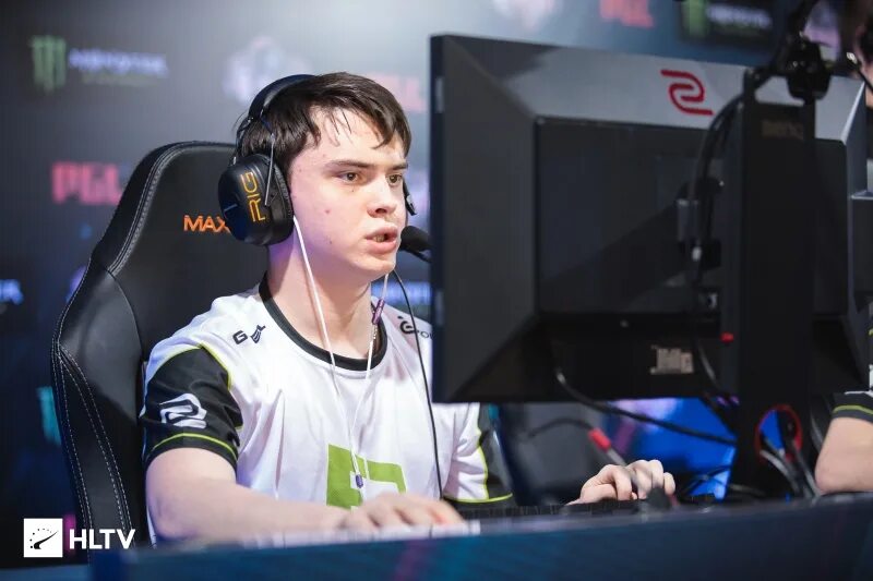Electronic cs go. Денис шарипов нави. кс го денис шарипов. денис шарипов electronic. игрок navi денис electronic шарипов.