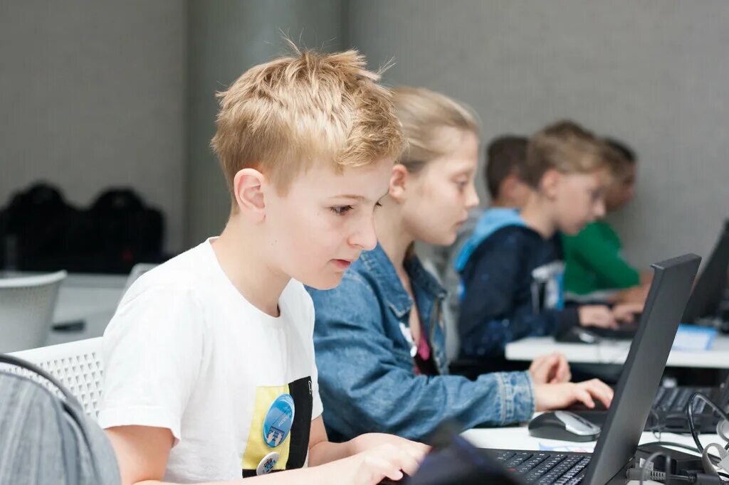 It школьник. Coding школа программирования отзывы. Школа программирования coding краснотурьинск цены. Курсы по программированию. Кружок программирования для школьников.