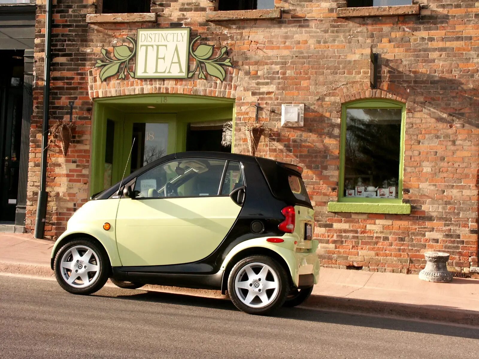 Смарт лайт саунд машин. Smart fortwo 2005. мерседес мини смарт. mercedes smart fortwo. mercedes smart car.