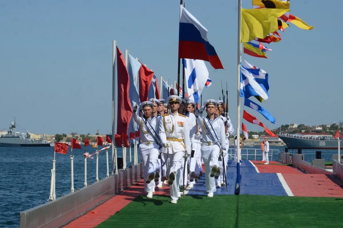 День военно морского. Парад ВМФ В Севастополе. Парад ВМФ В Севастополе 2020. Парад день ВМФ Севастополь. Парад Черноморского флота в Севастополе.