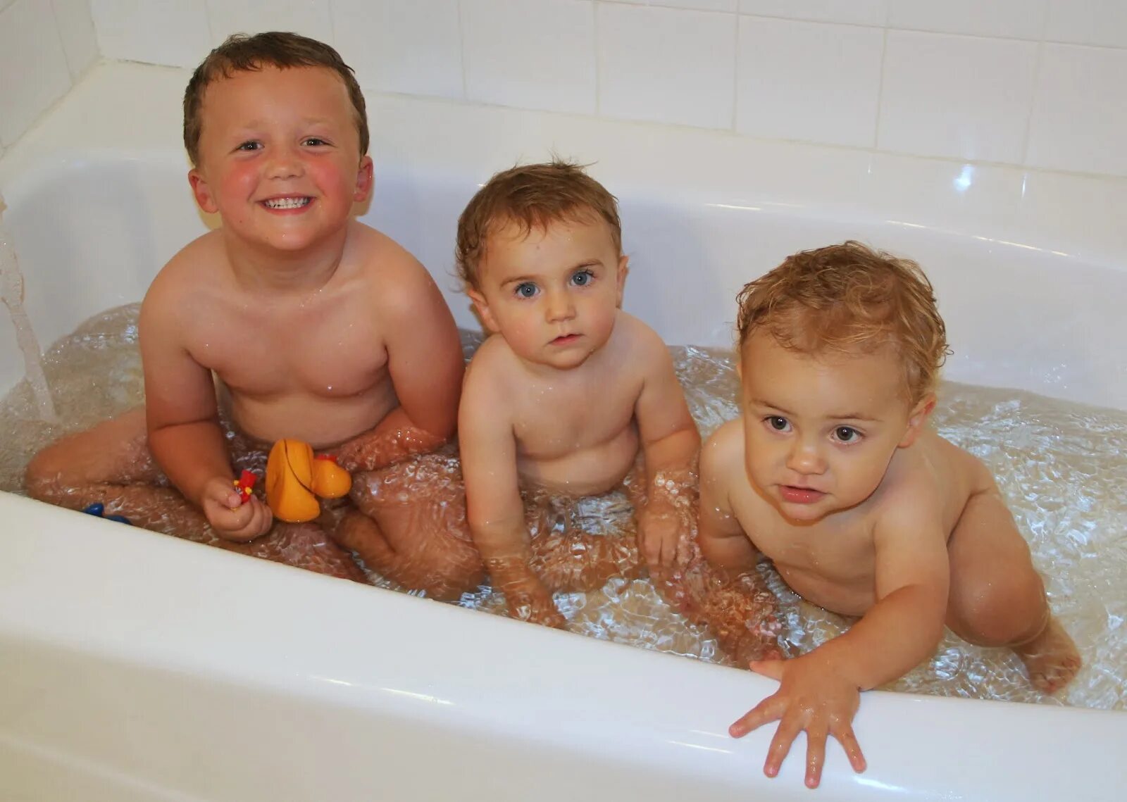 Child bath. Bath time (время для купания). Девочка Bath time сексуальные.. Kids Bath time девочки. Kids Bath time мальчик.