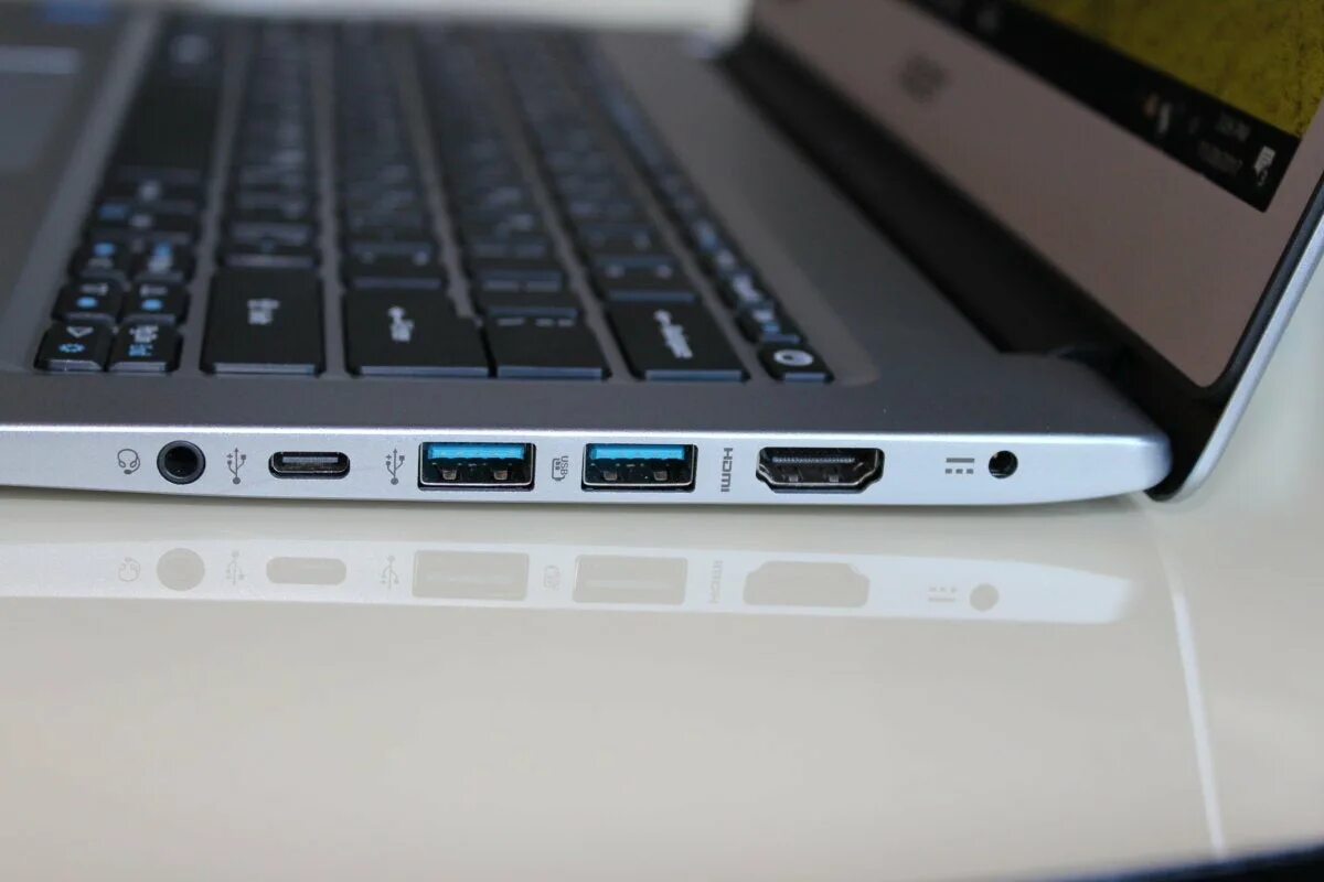 Юсб тайп си порт. Laptop USB Port. Юсб 2.0 разъем в ноутбуке. Разъем Type c на ноутбуке.