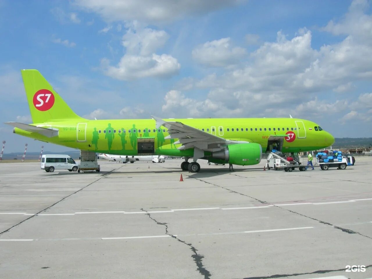 Горячая s7 airlines. S7 Airlines Южно-Сахалинск. S7 Airlines 3254. S7 Airlines авиакомпания Андижон.