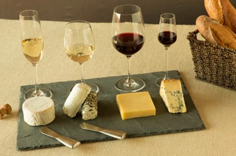Какое вино под сыр. Вино и сыр. Закуски к вину и шампанскому. Закуски к белому вину. Сыр к белому вину.