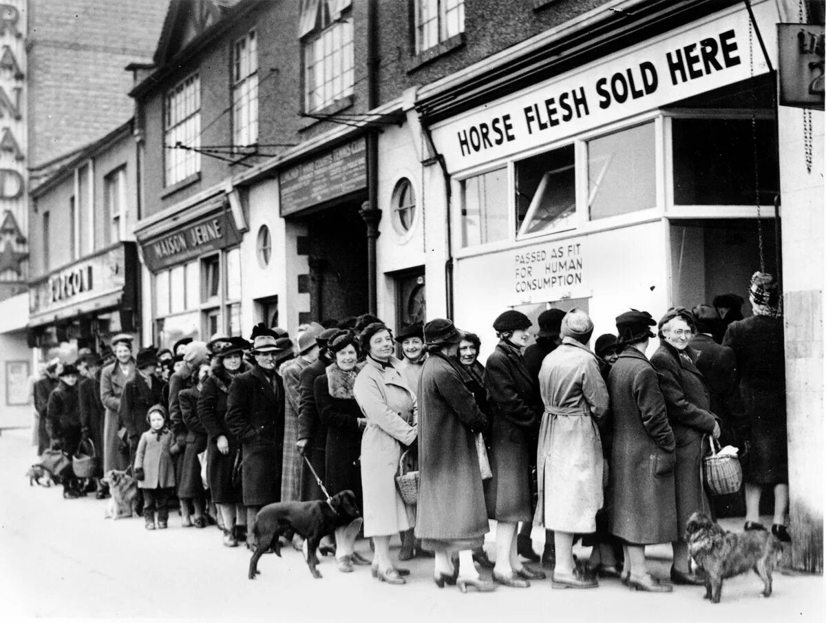 Очереди за едой в Британии. Англия 1946. Очередь в Англии. Очередь за продуктами в третьем рейхе.