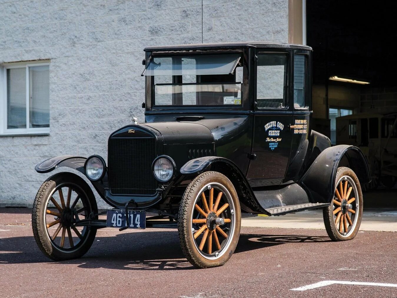 Первый автомобиль форд. Ford t 1923. 1923 Ford model t Coupe. Ford model t. Ford model t 1923 sedan.