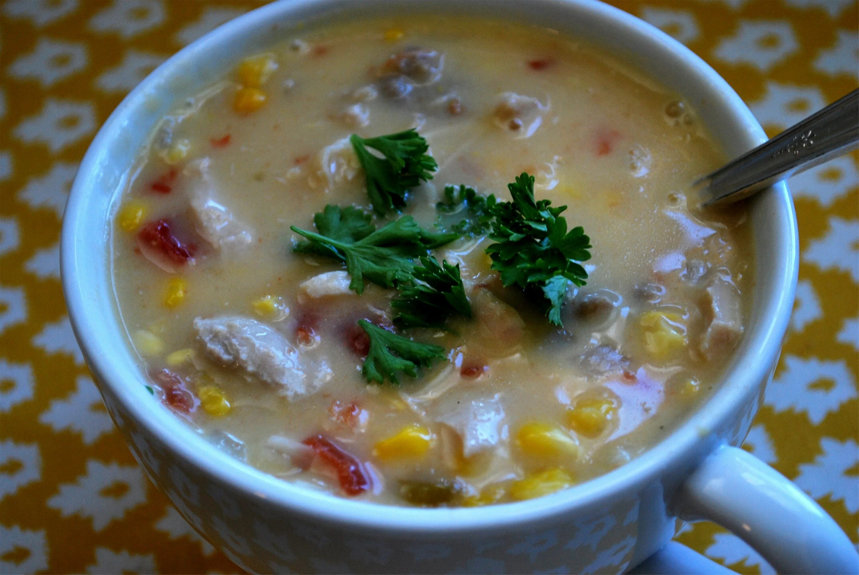 Суп с окорочком. Суп из курицы. Суп с кукурузой. Суп с курицей и кукурузой. Сырный суп с макаронами.