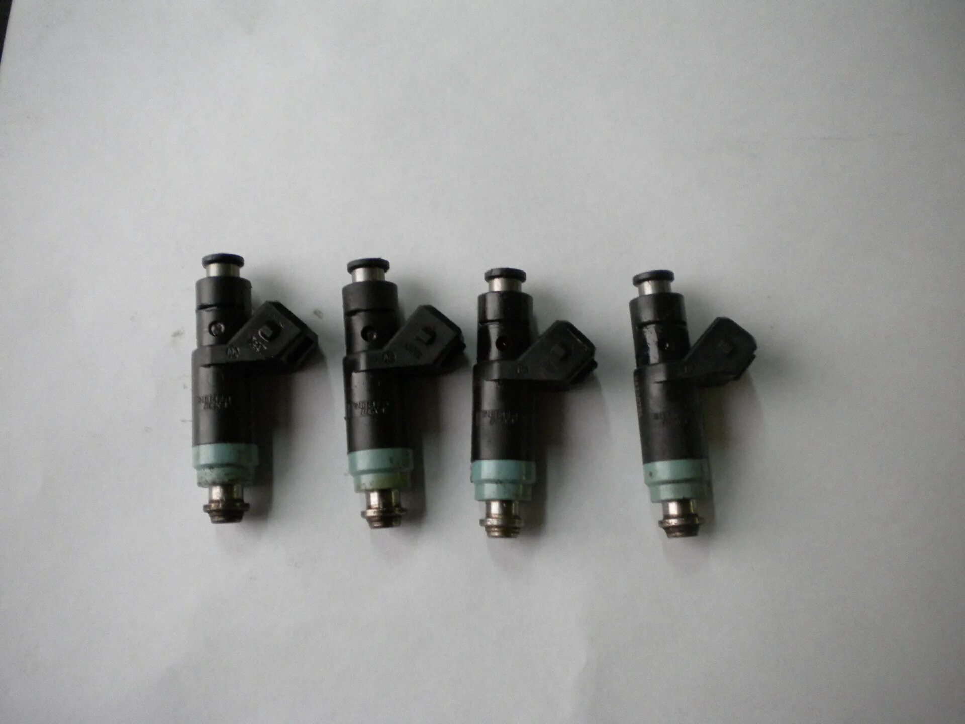 Форсунка топливная ваз 2110. Форсунки 16 кл ваз. Форсунки ваз 2110 1. Форсунки приора 16 клапанов. 5.