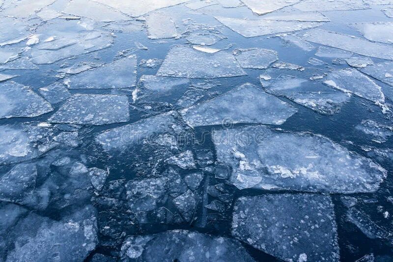 Лед. Вода превращается в лед. Замороженная река. Фон лёд для фотошопа река. Кусочки льда на реке