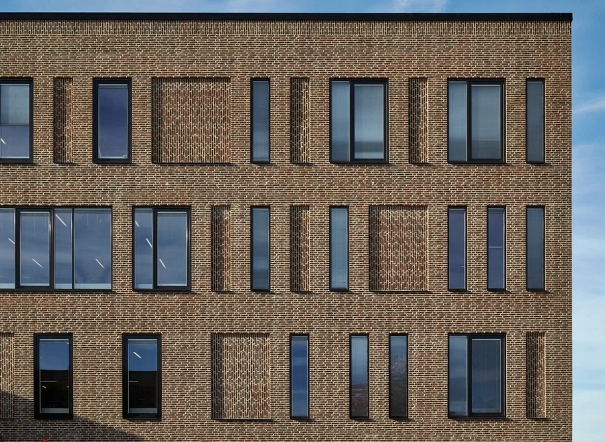 Фасад многоэтажного дома. Фасад многоэтажного дома с окнами. Фасад жилой текстура. Текстура фасада. Вентилируемый фасад текстура.