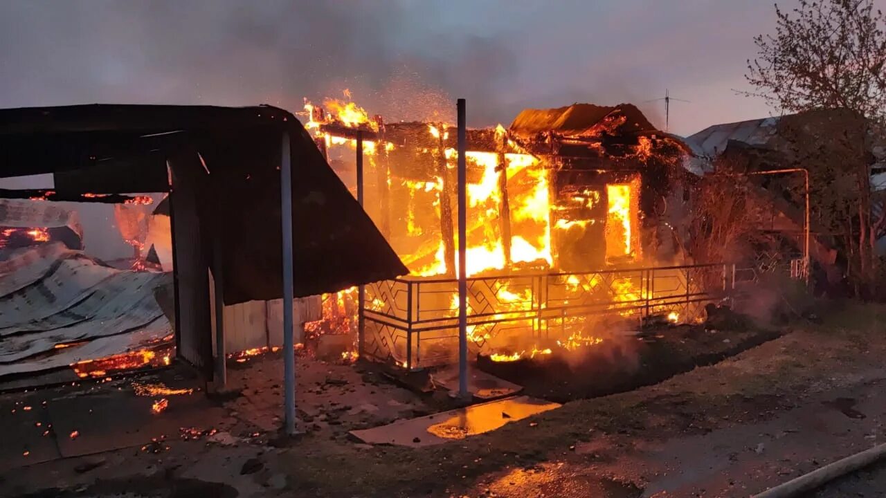 Пожар в омске за последние сутки. Пожары в омске за последние час. Омск пожары за сутки. Пожары за сутки. Пожар в омской школе.
