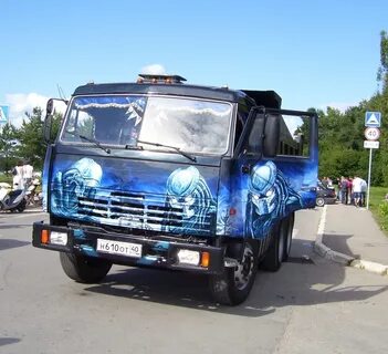 Едешь на камазе на капот прыгает черт