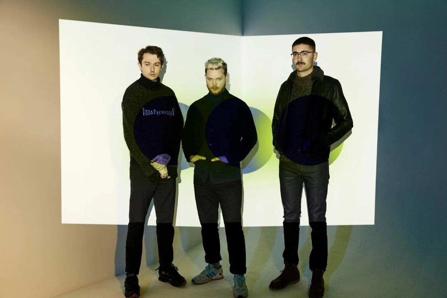 Alt j. Alt j солист группы. Alt-j группа 2023. Том Грин alt-j.