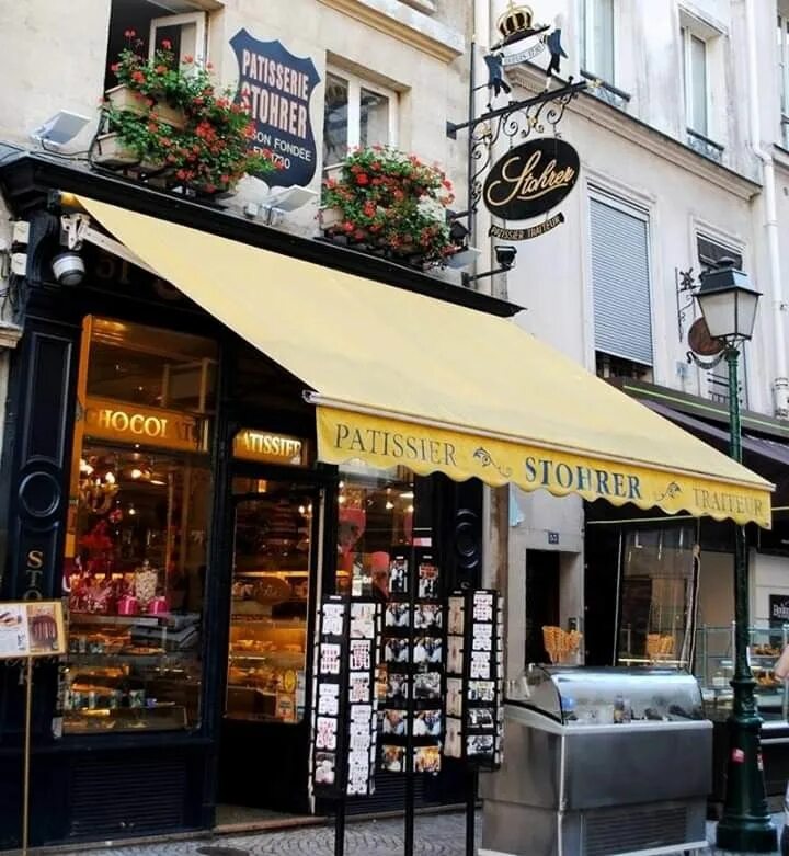 Улочки франции кафе. Отель плаза париж. Paris outside. Covid-19. Кафе маркиз в париже.
