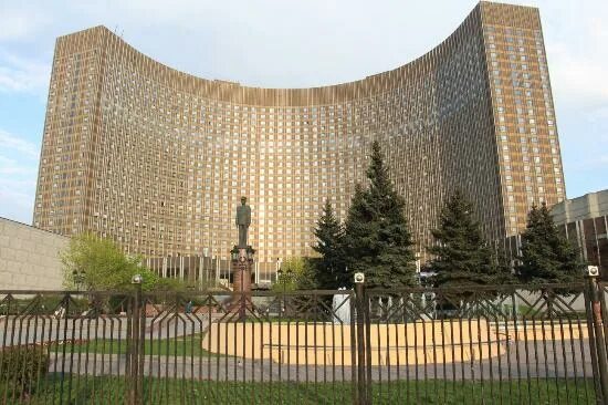 Гостиница космос санкт-петербург. Гостиница космос санкт петербург площадь победы. Дневной дозор гостиница космос. Гостиница космос памятник шарлю. Гостиница космос санкт петербург площадь победы.