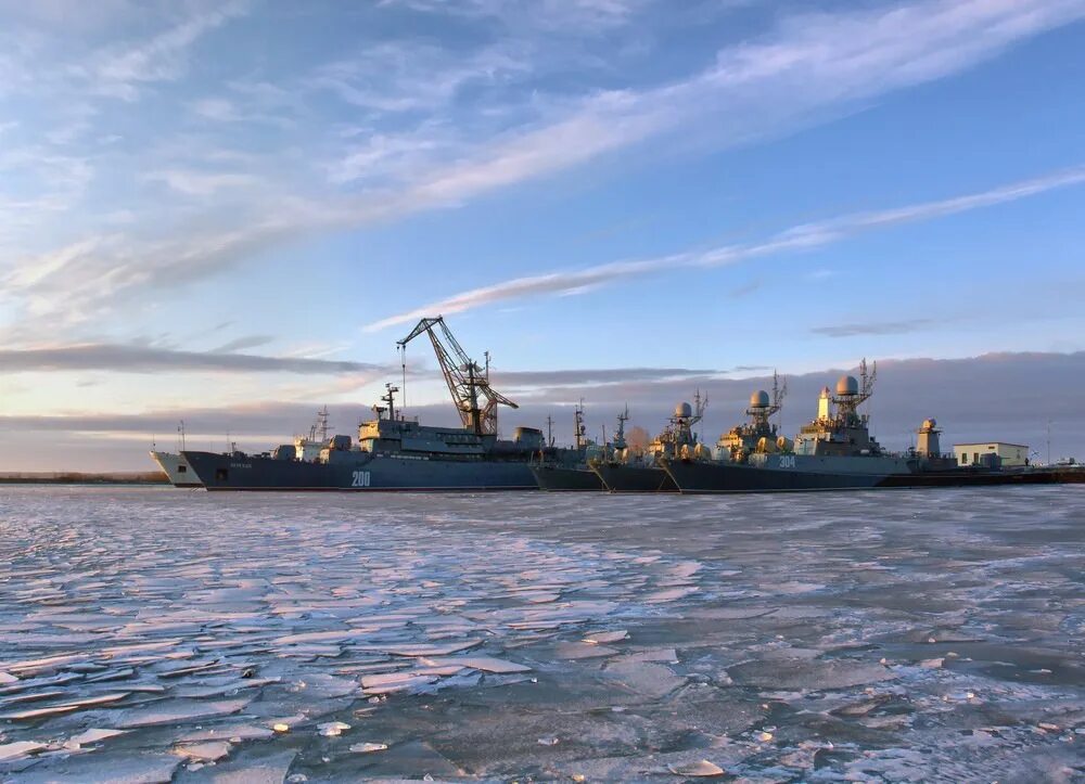 Погода в ст восточная усть. Усть-рогатка Кронштадт. Кронштадт Усть рогатка корабли. Восточная Усть рогатка. Устьрагатка Кронштадт.