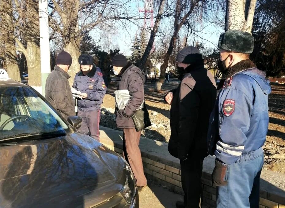 Такси мичуринск номер. Такси Мичуринск. Такси города Мичуринск. Цыганки едут в такси в Мичуринске.