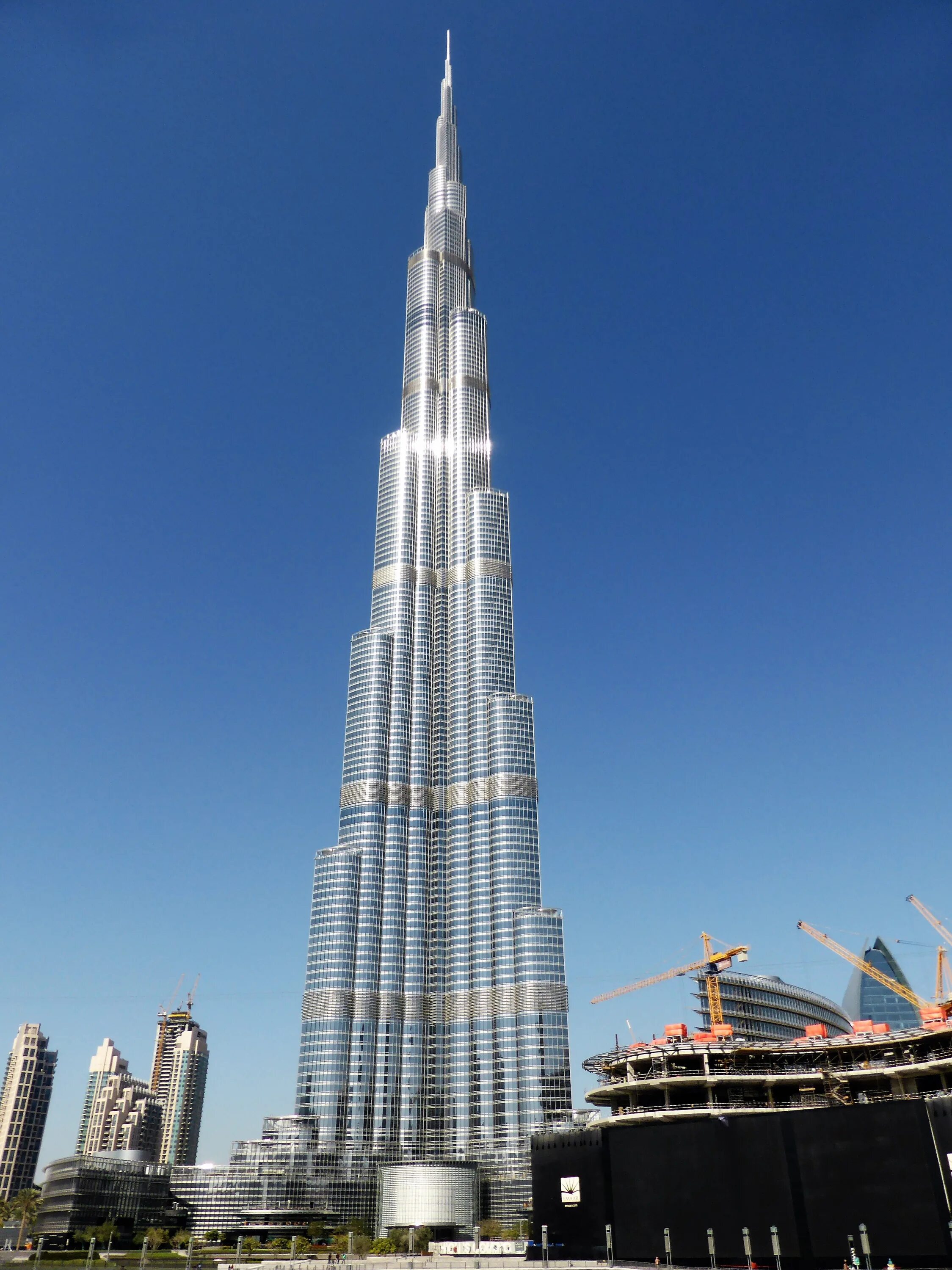 Бурдж-Халифа Дубай. Небоскрёб Бурдж-Халифа в Дубае. Башня Бурдж-Халифа (Дубай, ОАЭ, Архитектор Эдриан Смит). Дубай. Небоскреб Бурдж-Халифа шпиль. Высотных башен