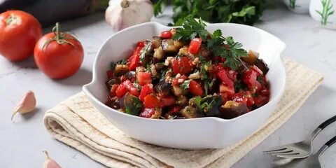 Тепла салат с баклажанами и помидорами