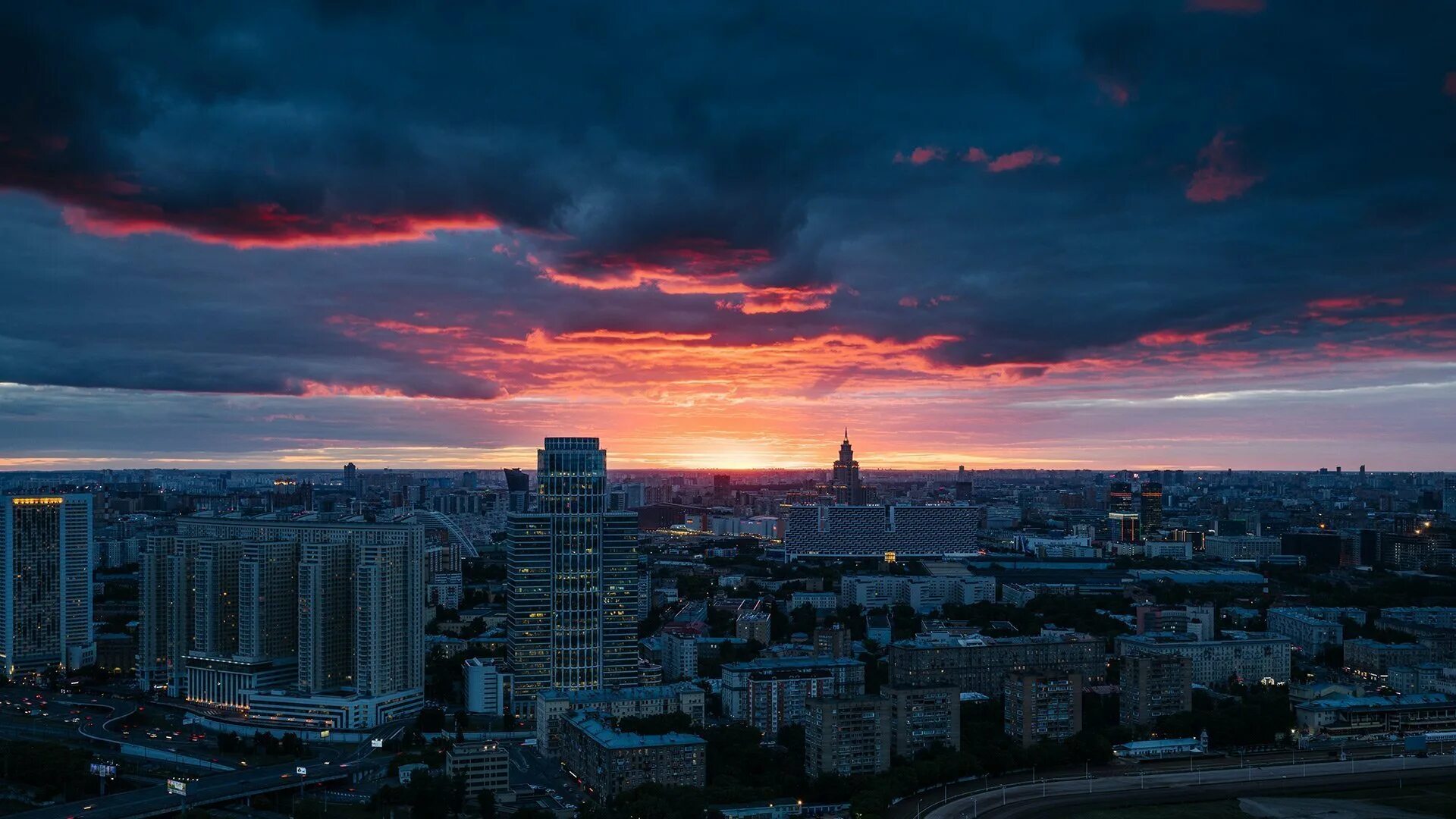 Ночной Челябинск высотки. Смоленск высотки. Вечерний город панорама. Города россии вечером