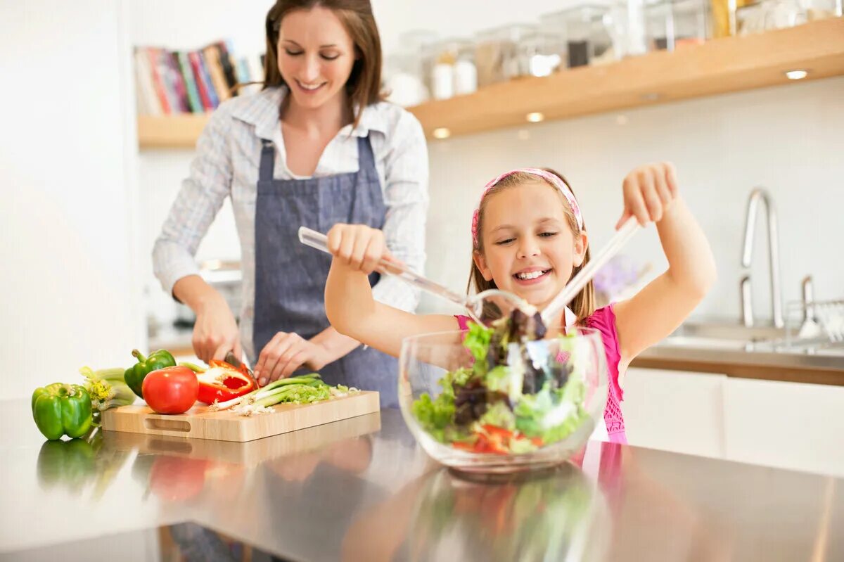 Здоровый ребенок. Еда для детей. Кухня для детей. Питание детей. Дети за столом.