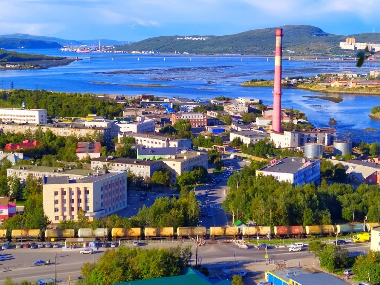 Кола мурманская область. Коль город. Набережная в коле мурманская область. Кола мурманск. Кола мурманск.