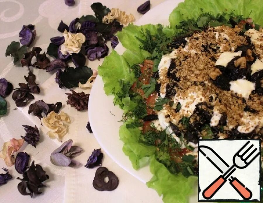 Салат с сухариками и сыром. Салат с черным хлебом. Салат с черного хлебом чнеженка. Салат из сои. Салат винегрет ~ 1кг.