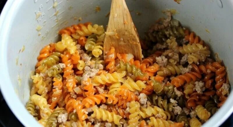 Макароны с фаршем в мультиварке редмонд. Фарш с макаронами клубочками в мультиварке.