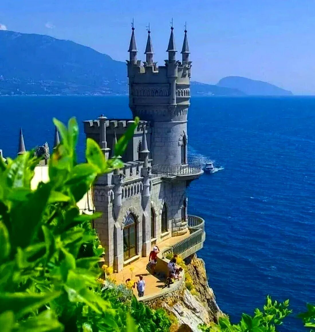Отдых крыме достопримечательности. Крым ялта ласточкино гнездо. крымский полуостров ласточкино гнездо. крым гнездо ласточки. достопримечательности крыма ласточкино гнездо.